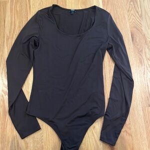 Express body contour scoop neck bodysuit